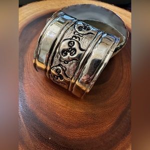 VINTAGE large metal cuff bracelet